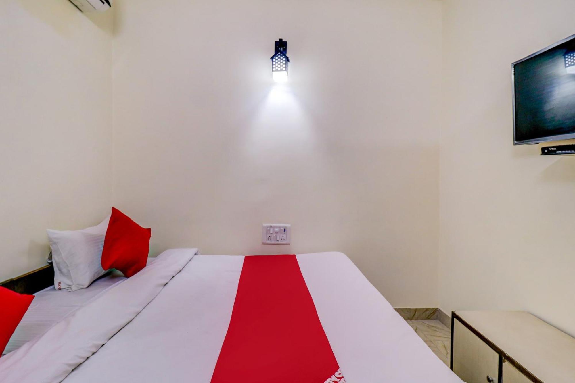 Hotel O Rs Hotels Near Pitampura Metro Delhi  Dış mekan fotoğraf