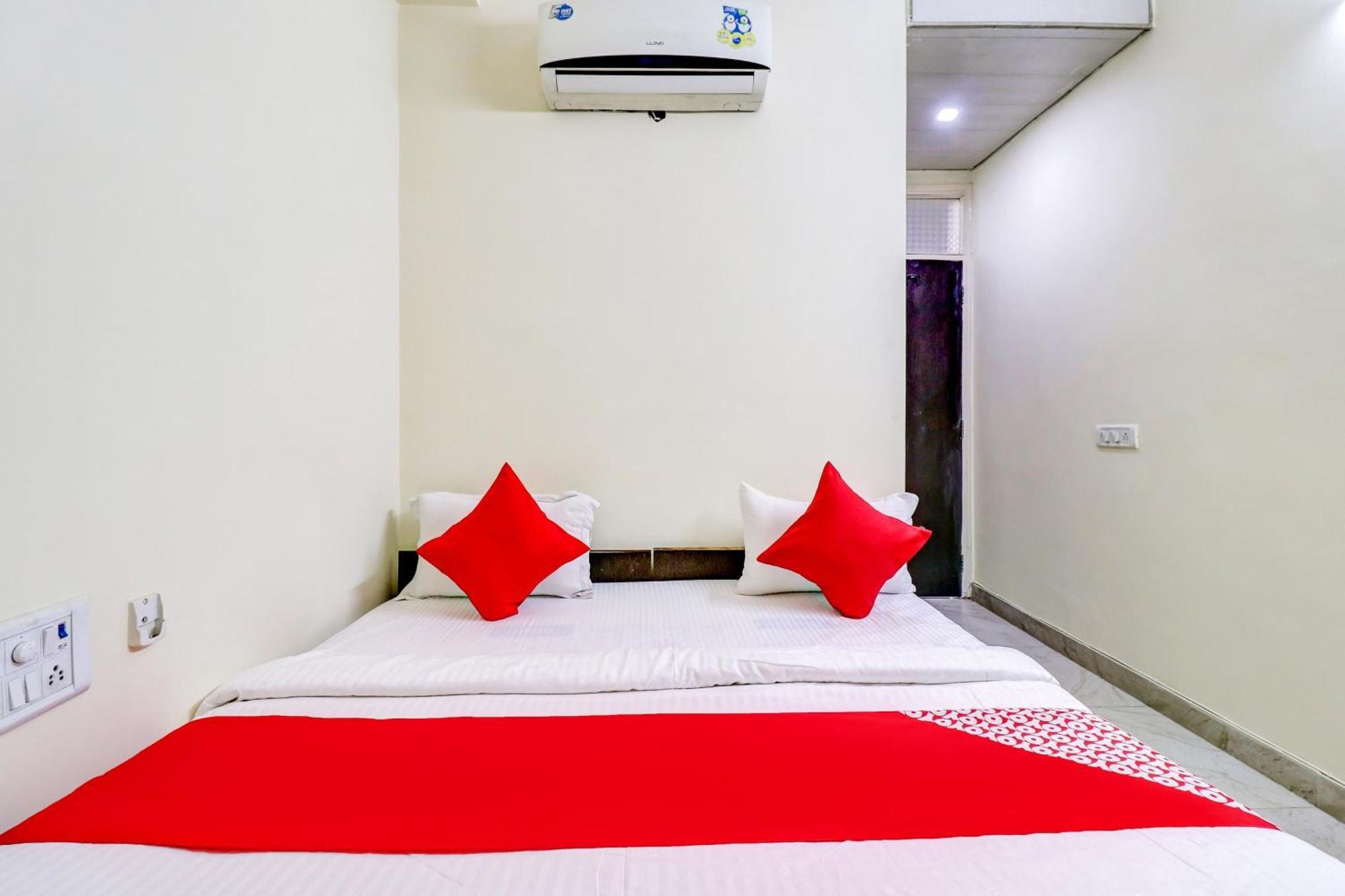 Hotel O Rs Hotels Near Pitampura Metro Delhi  Dış mekan fotoğraf