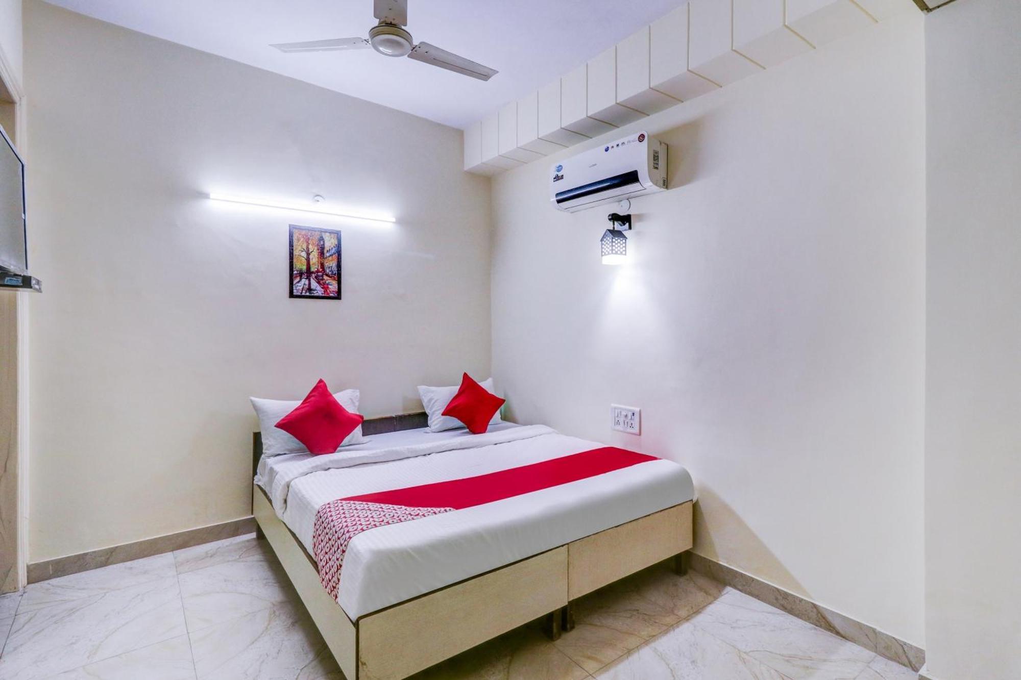 Hotel O Rs Hotels Near Pitampura Metro Delhi  Dış mekan fotoğraf