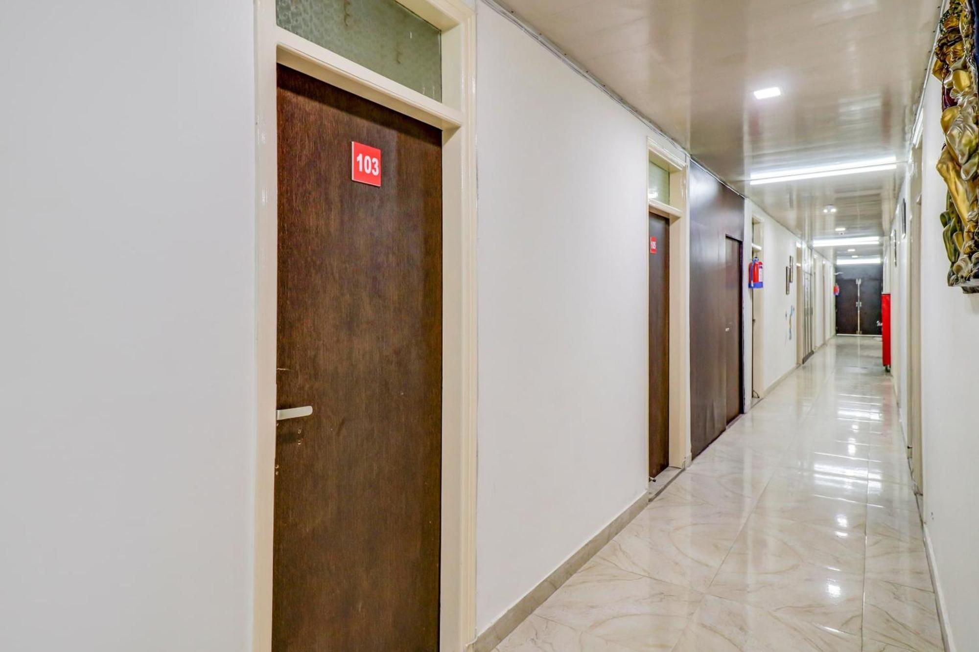 Hotel O Rs Hotels Near Pitampura Metro Delhi  Dış mekan fotoğraf