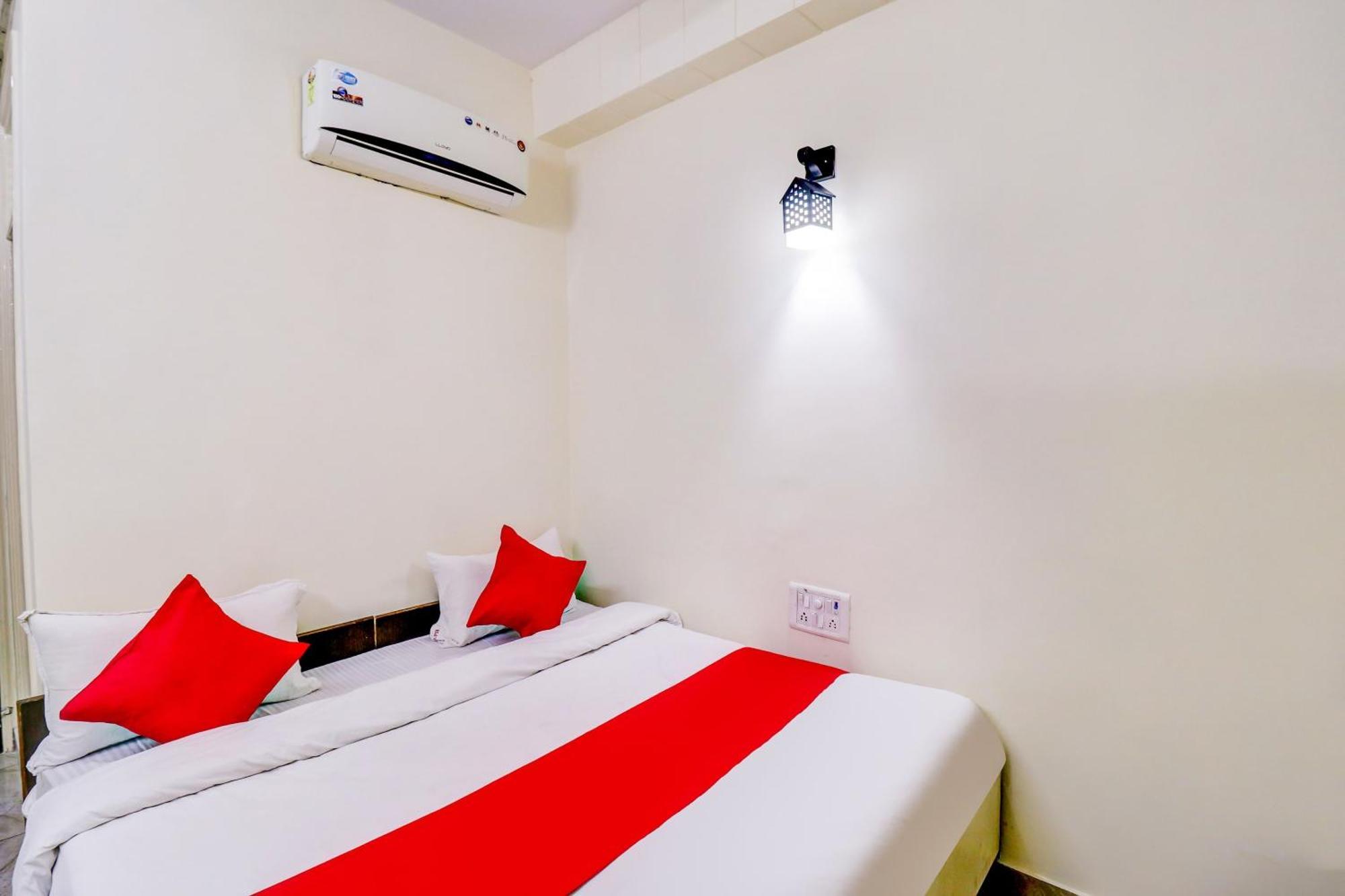 Hotel O Rs Hotels Near Pitampura Metro Delhi  Dış mekan fotoğraf